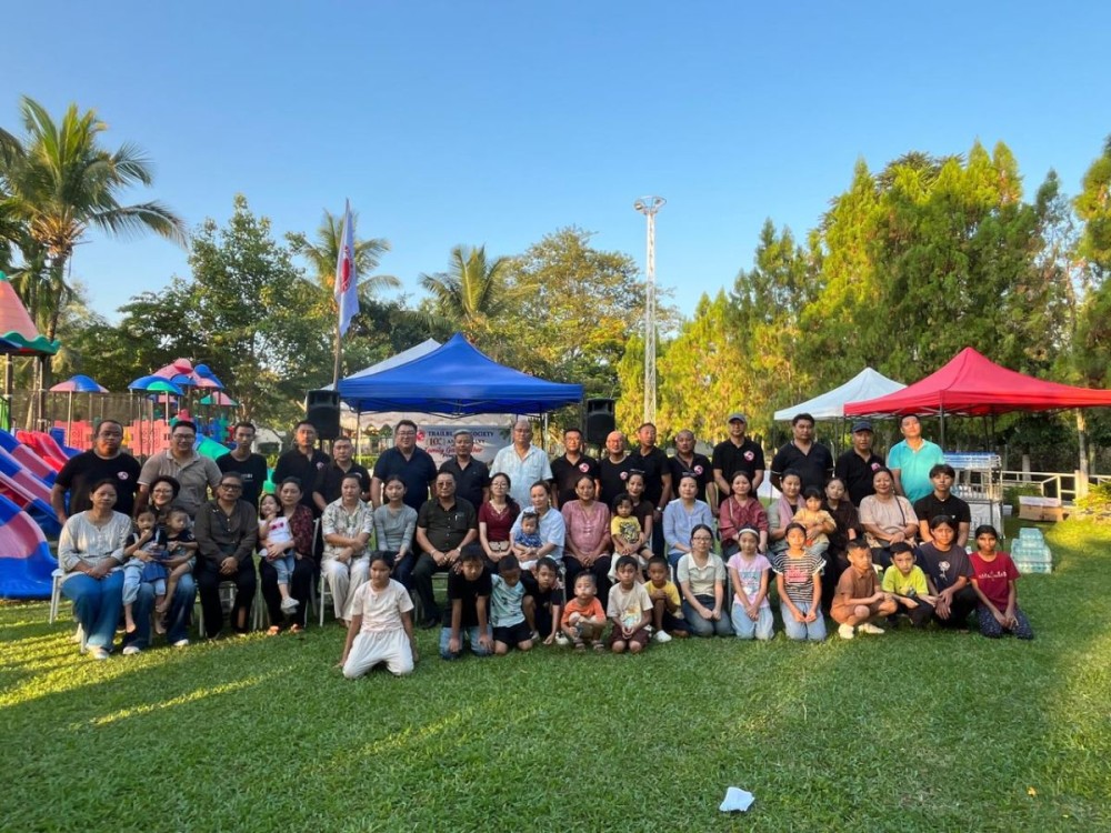 Members of Trailblazer Society pose for a group photograph with their families during the Society’s 10th anniversary celebration and family get-together at JP Park & Banquets, Naga United Village, on October 20. (Photo Courtesy: Trailblazer Society)